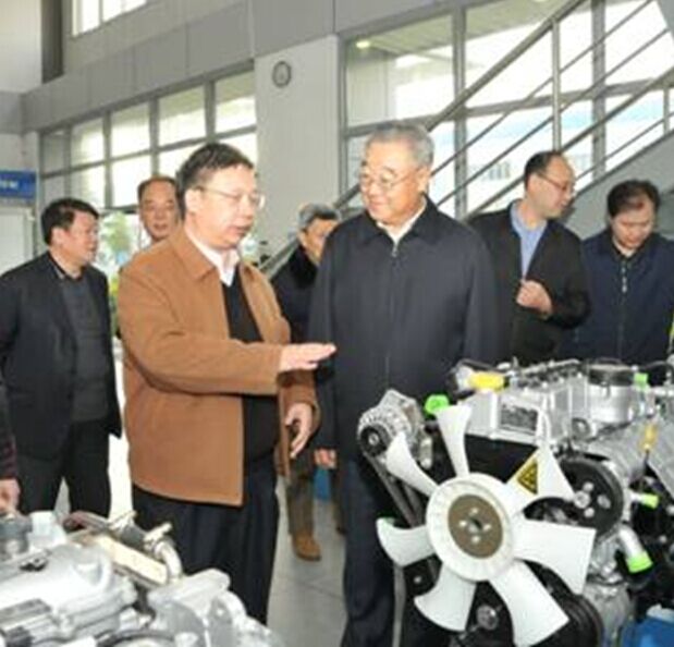 中国工业大奖考察组专家一行到Z6尊龙凯时动力调研