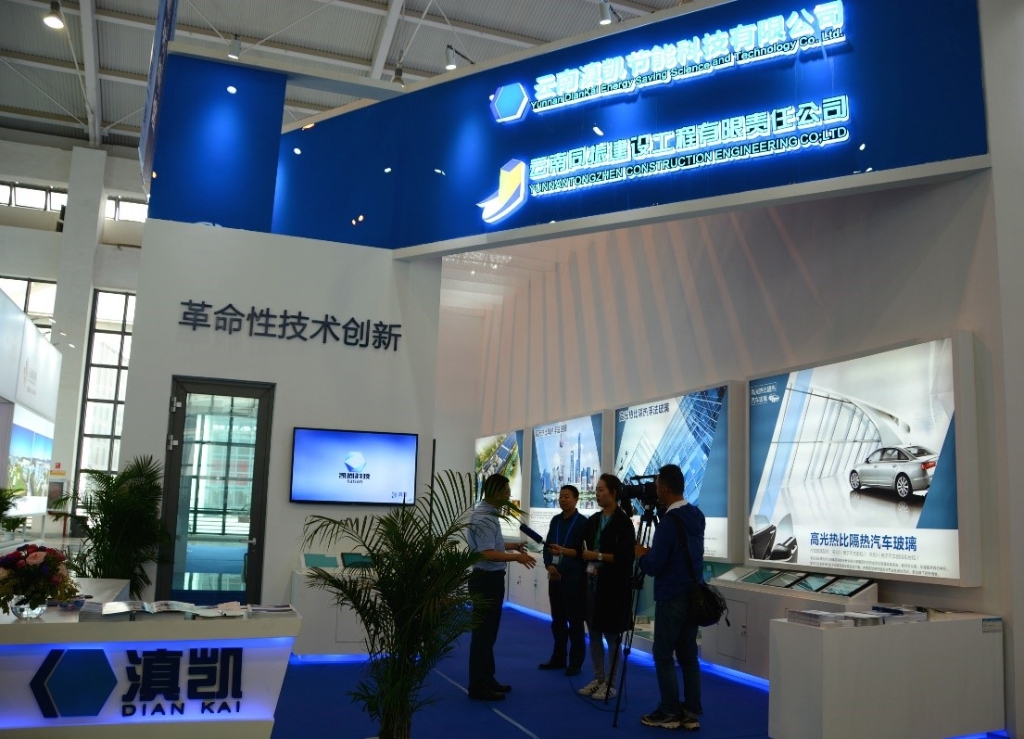 革命性立异质料引领行业生长，，，，滇凯玻璃亮相南博会人气爆棚