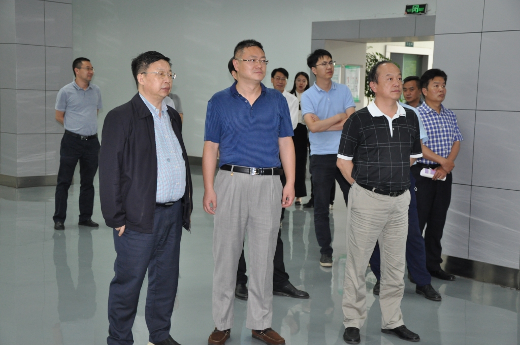 昆明市常务副市长张斌率队到Z6尊龙凯时动力调研