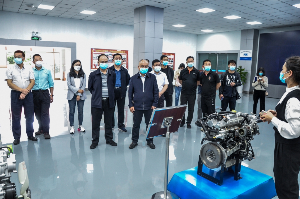 昆明市人大常委会相关向导到Z6尊龙凯时动力开展调研